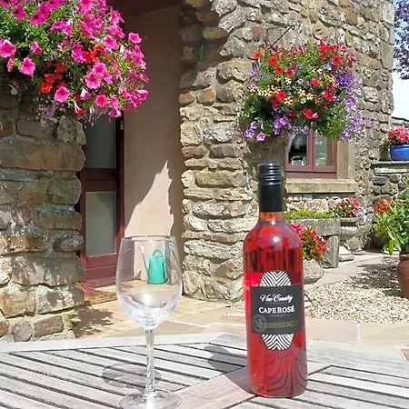 Nutstile Farm Bed & Breakfast 3*